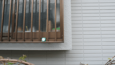 練馬区でキッチン出窓の中塗り・上塗りをガイナで施工します