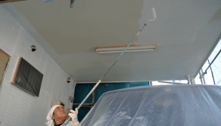 練馬区で駐車スペースの上裏部分の塗装を施工しています