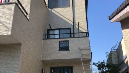 朝霞市にて再現工法にてサイディングを３色塗りで塗装しました