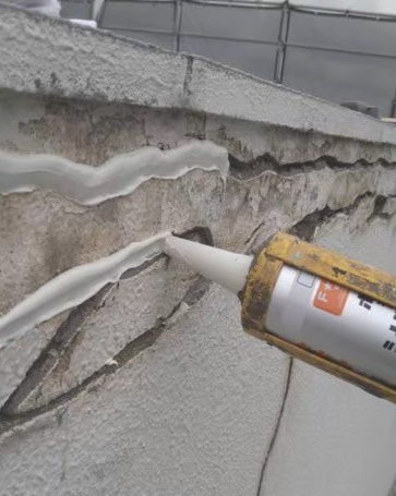 あなたが現在見ているのは 練馬区にてマンション外壁をUカットシール材充填工法にて補修