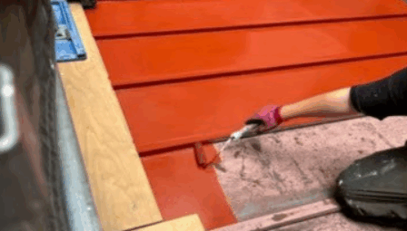 練馬区でマンション塗り替え｜鉄部のさび止めを塗布