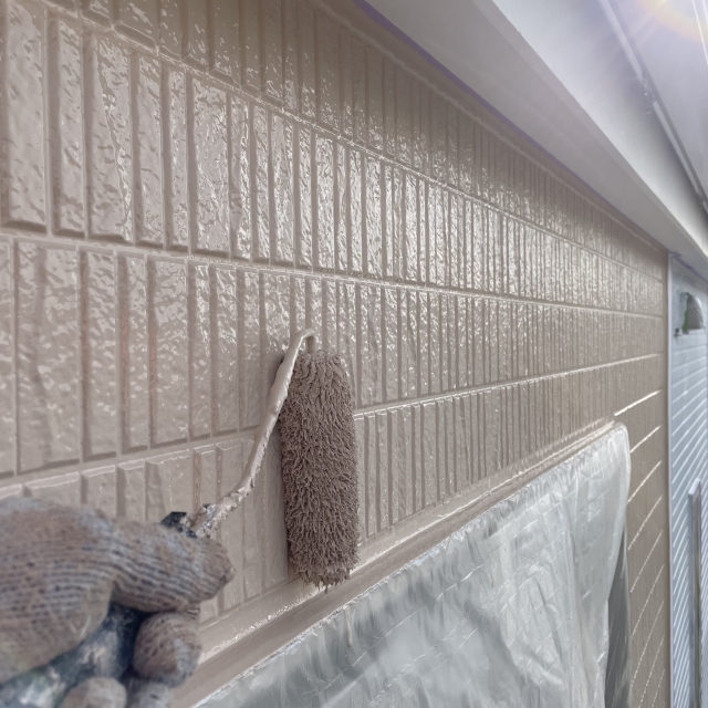 ローラーによる外壁塗装