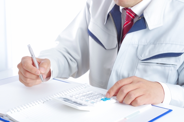 ハウスメーカーや訪問販売業者は見積りが高い