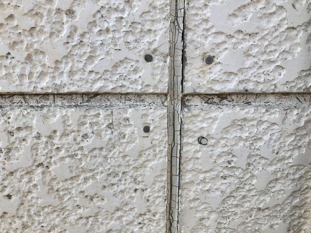 コーキングのひび割れ