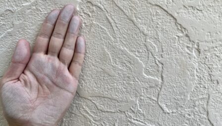 チョーキング現象とは？外壁塗装の塗り替えサイン