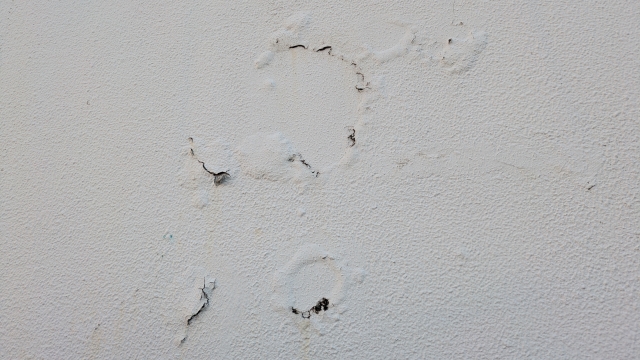 外壁塗膜の剥がれ